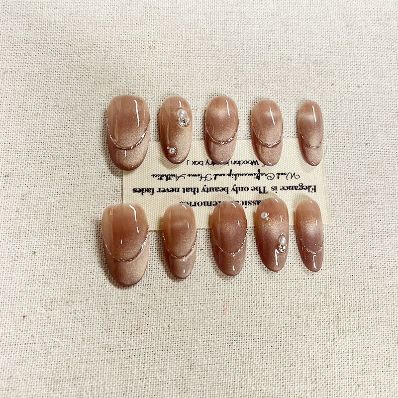 Free and versatile pure handmade Press on nails French cat's eye broken diamonds burst and shine white wedding dress nail art temperament appears white and pure desire