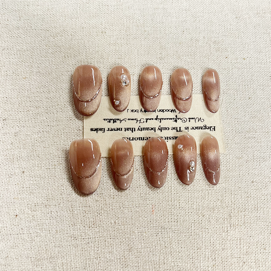 Free and versatile pure handmade Press on nails French cat's eye broken diamonds burst and shine white wedding dress nail art temperament appears white and pure desire