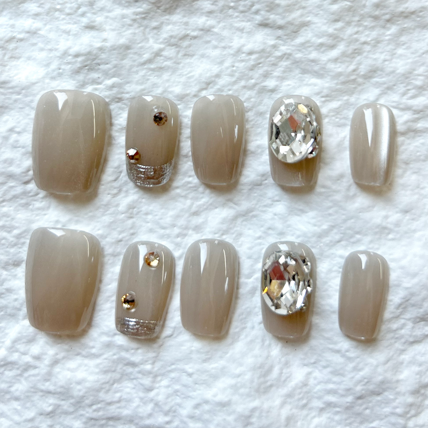 Moonlight Shines Pure Handmade Press On Nails Cat Eye with Diamond Exquisite Whitening Style Reusable Nail Art 10 Piece Set