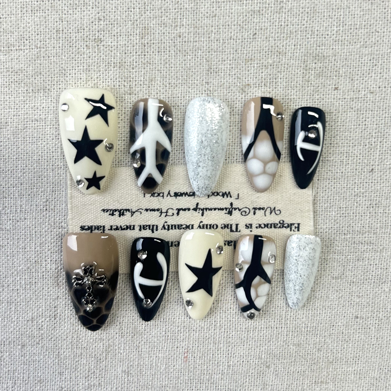 10pcs Handmade Press On Nail Sweet Cool Black and White Graffiti Metal Star Hot Girl French
