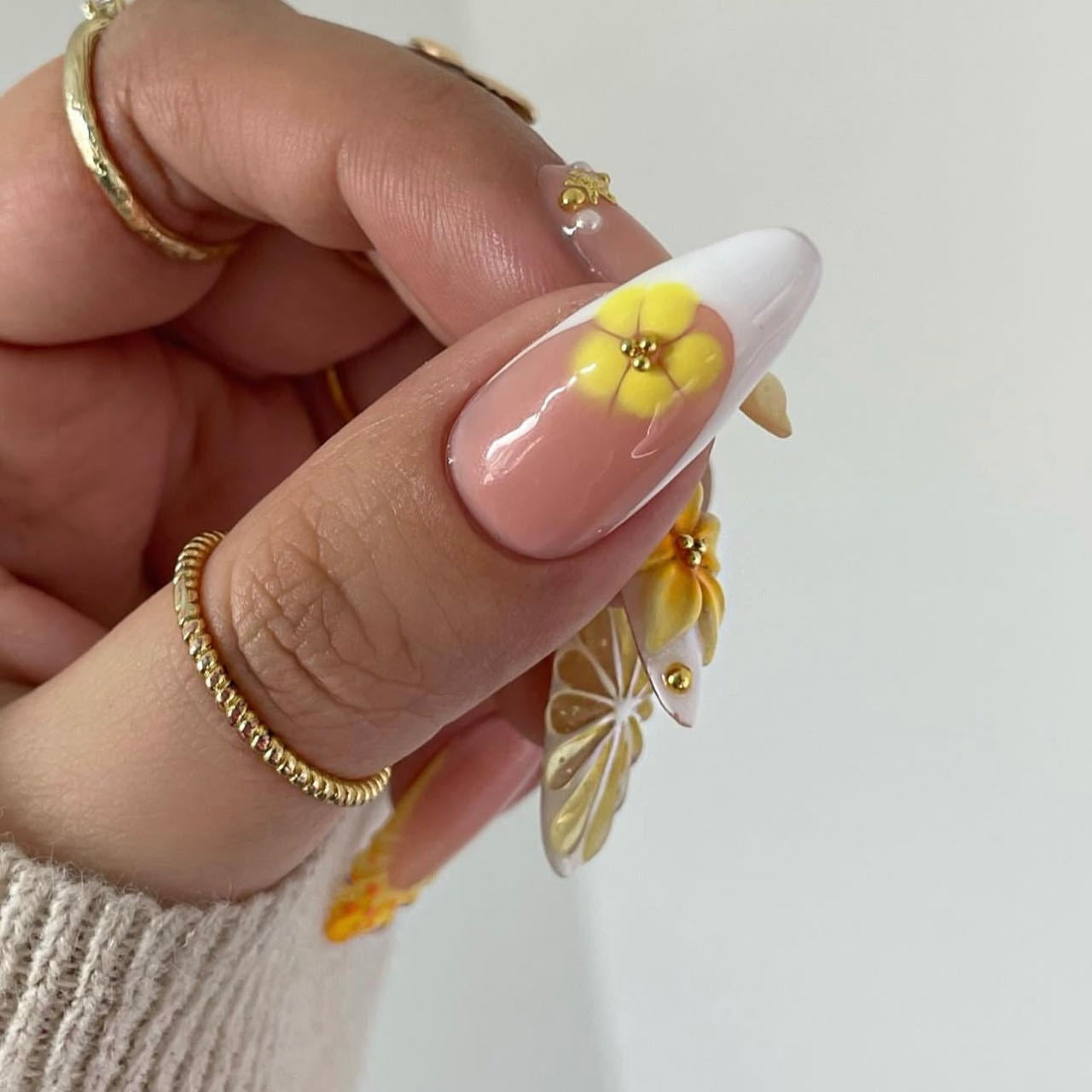 24Pcs Simple French Fake Nails with Almond Head Design Detac