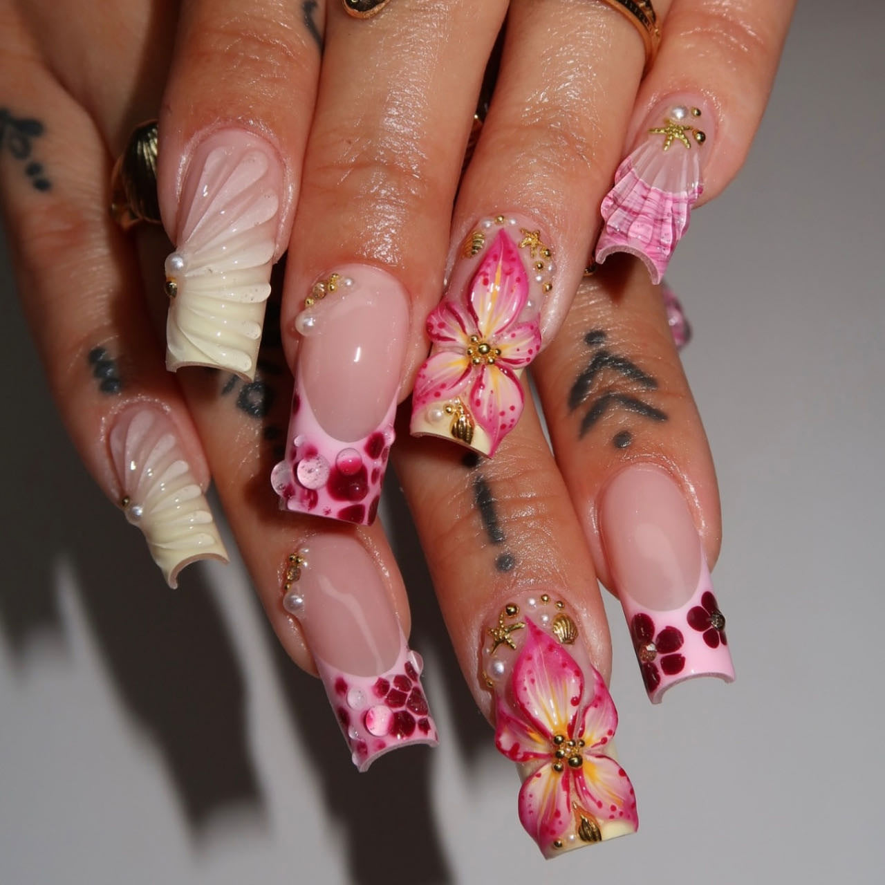 24pcs French Press on Nails Art Simple Pink Flower Star Desi